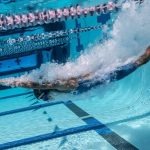 La Otitis del Nadador: Riesgos de Mantener los Oídos Mojados